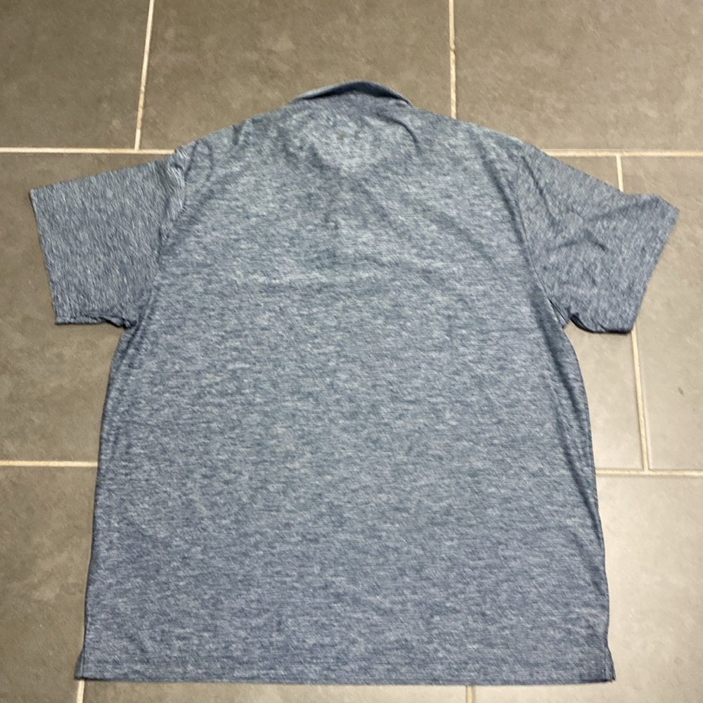 Under Armour Loose Fit HeatGear polo. Size 2XL - Picture 6 of 6